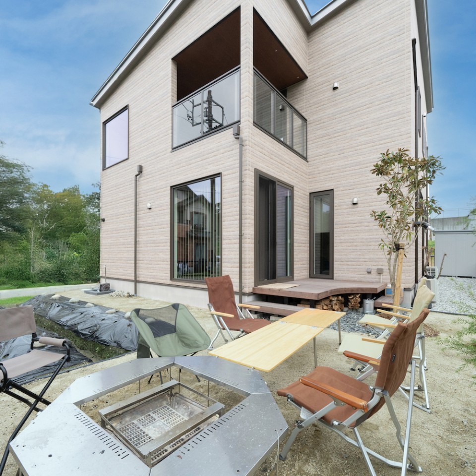 焚火とジャズで充実した趣味空間が広がるお家