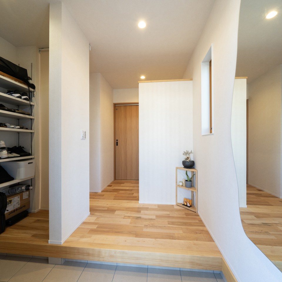 ネイビー×ブラウンの洋風でおしゃれなお家