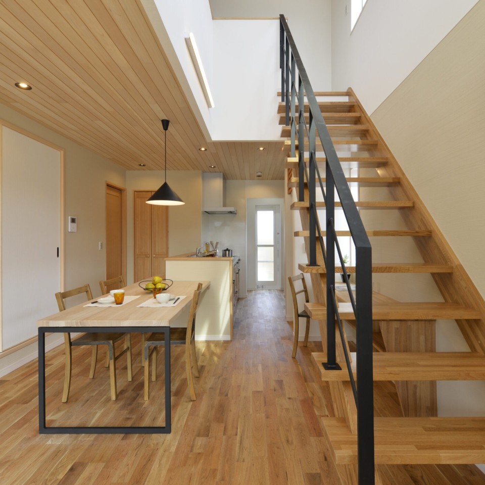 三角屋根の白いお家