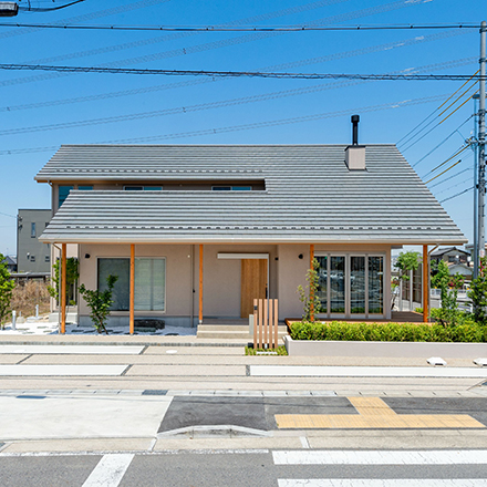 大きな屋根の2階建ての家(名古屋市守山区S様邸)