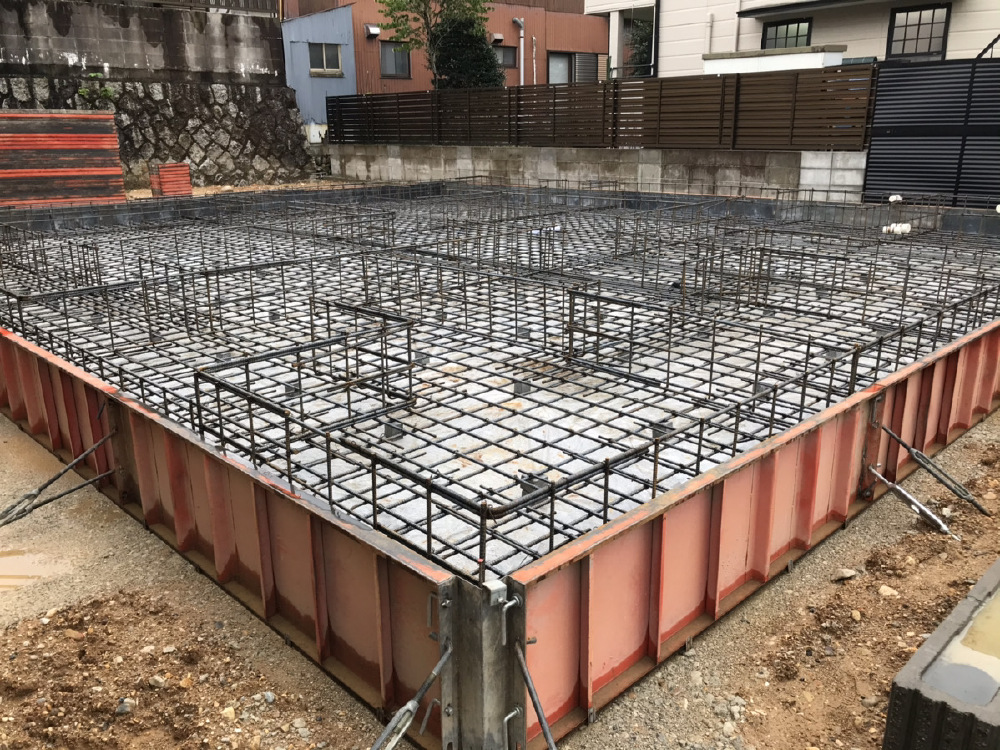 基礎工事中
