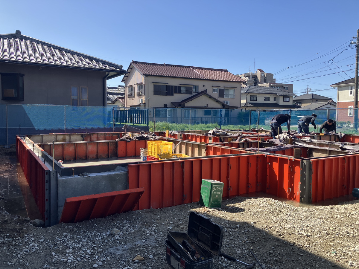 型枠が外れます